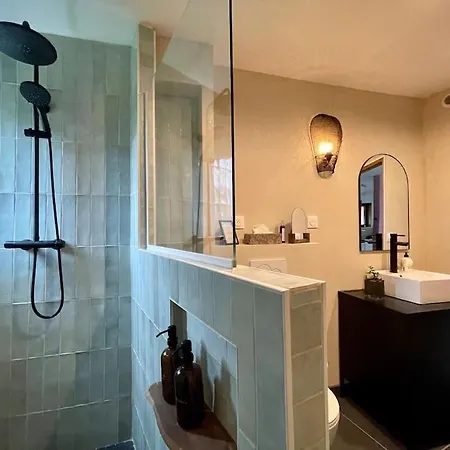 La Maison Rose - Cote Terre By Melrose Feriehus