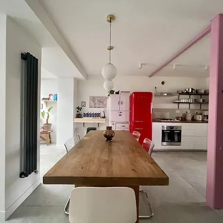 La Maison Rose - Cote Terre By Melrose Feriehus