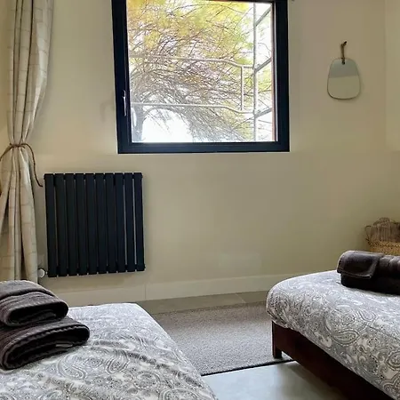 La Maison Rose - Cote Terre By Melrose Feriehus