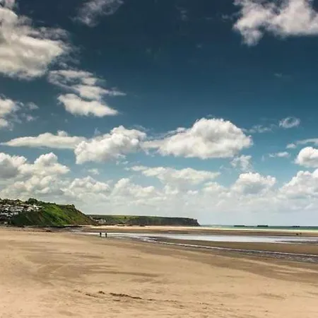 La Maison Rose - Cote Terre By Melrose Feriehus