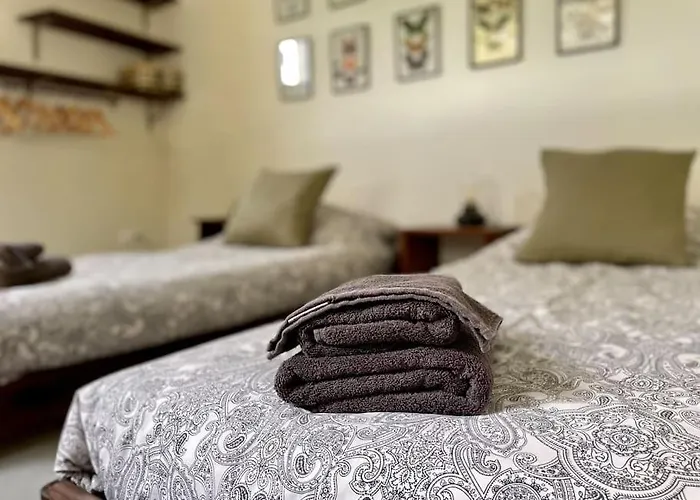 La Maison Rose - Cote Terre By Melrose Semesterbostad