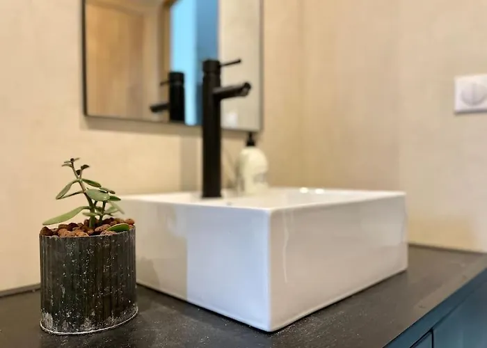 La Maison Rose - Cote Terre By Melrose Semesterbostad